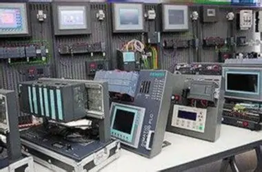 Cén fáth a bhfuil an Siemens S7-400H mar an Rialaitheoir Iomarcacha Téigh go dtí Feidhmchláir Chriticiúla Tionscail?